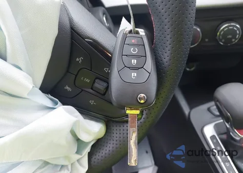 2025 Chevrolet Trax 1Rs z USA, uszkodzony, nr VIN KL77LGEPXSC038435